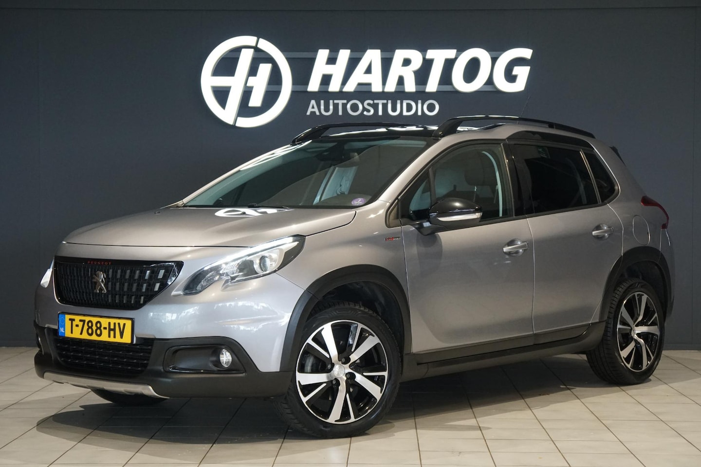 Peugeot 2008 - 1.2 PureTech GT-Line + TREKHAAK / PANORAMA / STOELVERWARMING / SENSOREN - AutoWereld.nl