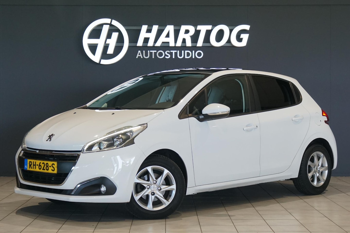 Peugeot 208 - 1.2 PureTech Allure + PANORAMA - AutoWereld.nl