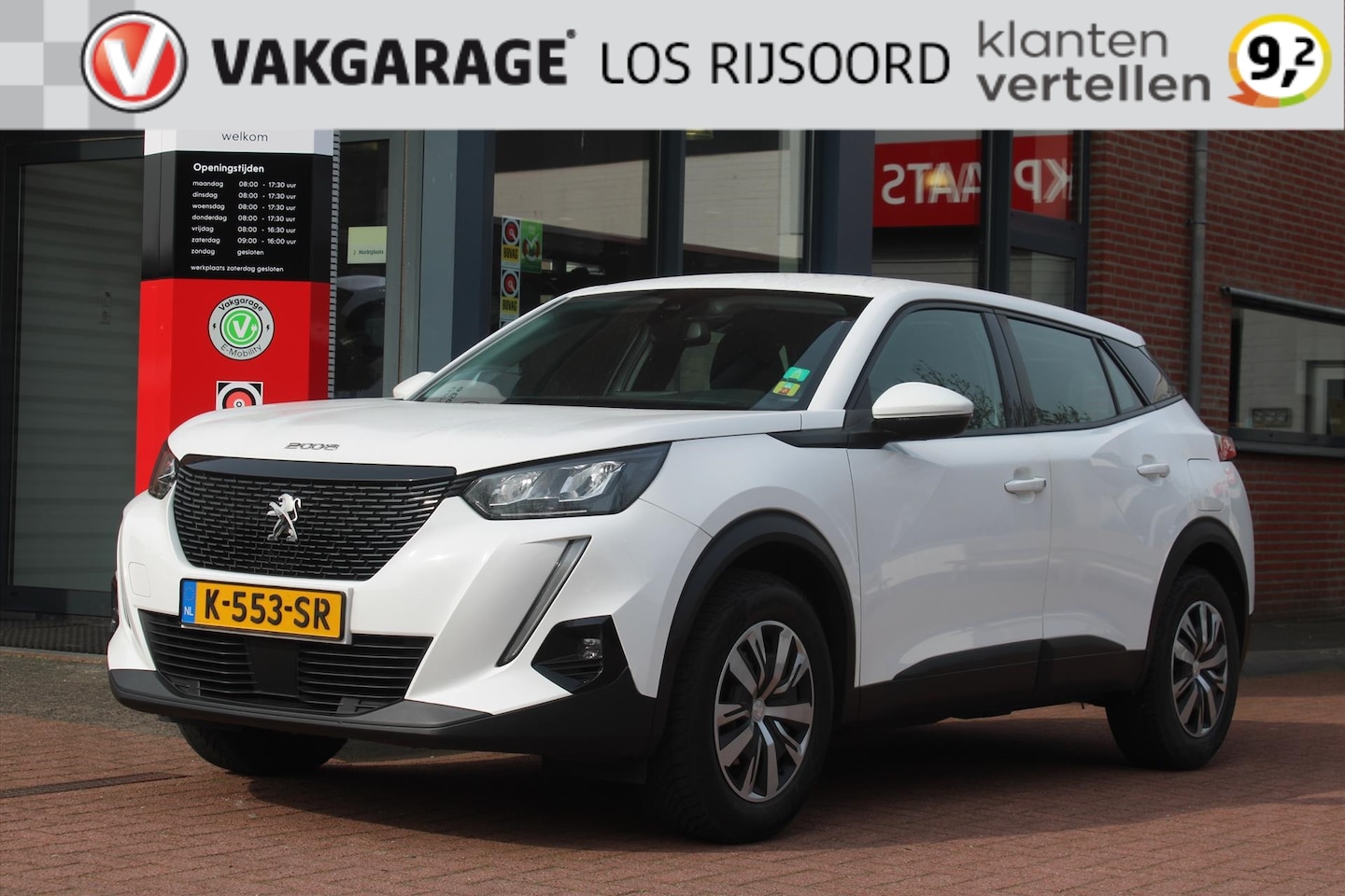 Peugeot 2008 - 1.2 PureTech *Active* | Trekhaak | Carplay | PDC | Cruise & Climate Control | Navigatie | - AutoWereld.nl