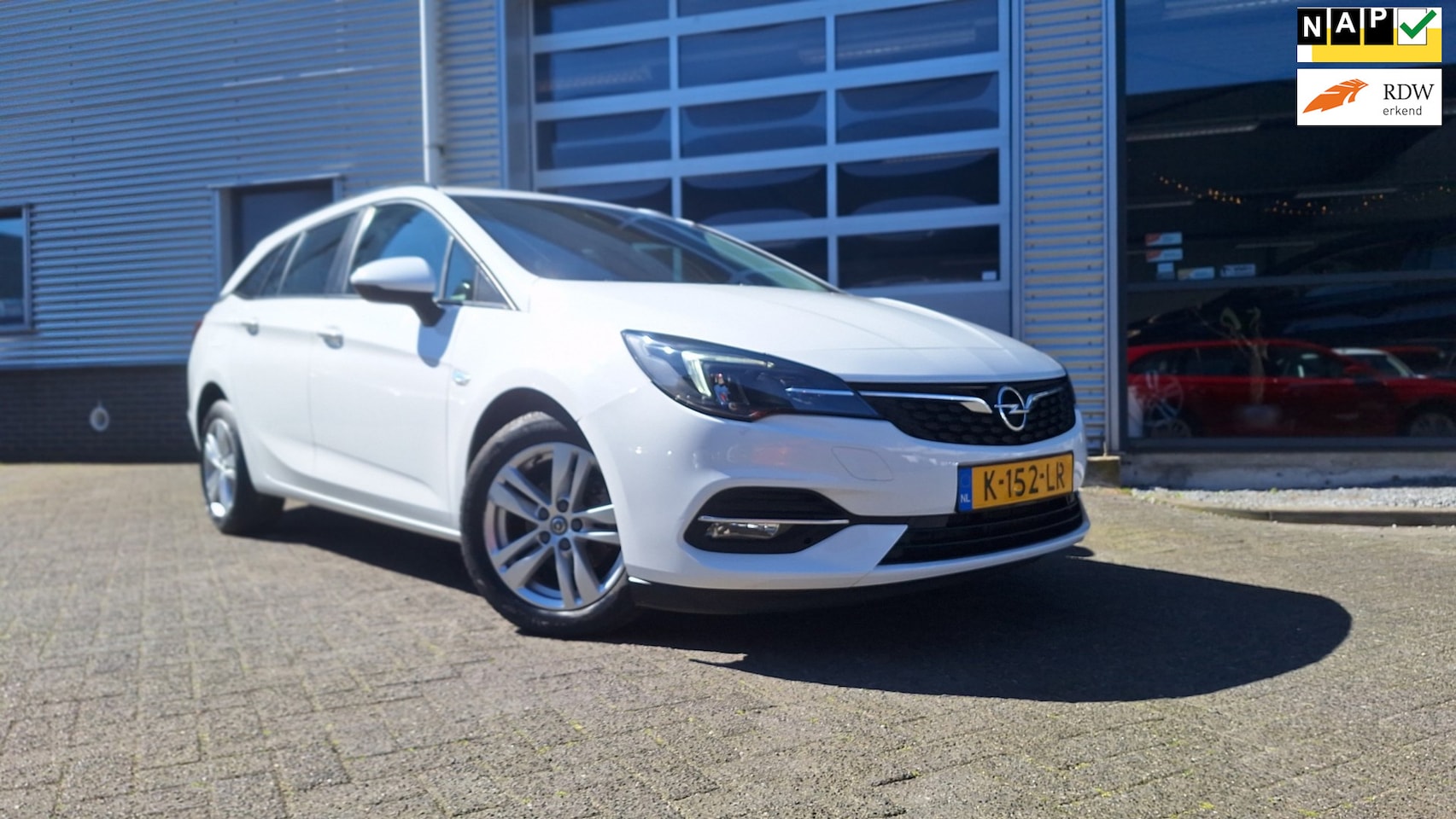 Opel Astra Sports Tourer - 1.2 Business Edition/Navigatie/Led/Trekhaak/LM velgen/Cruise/Enz - AutoWereld.nl