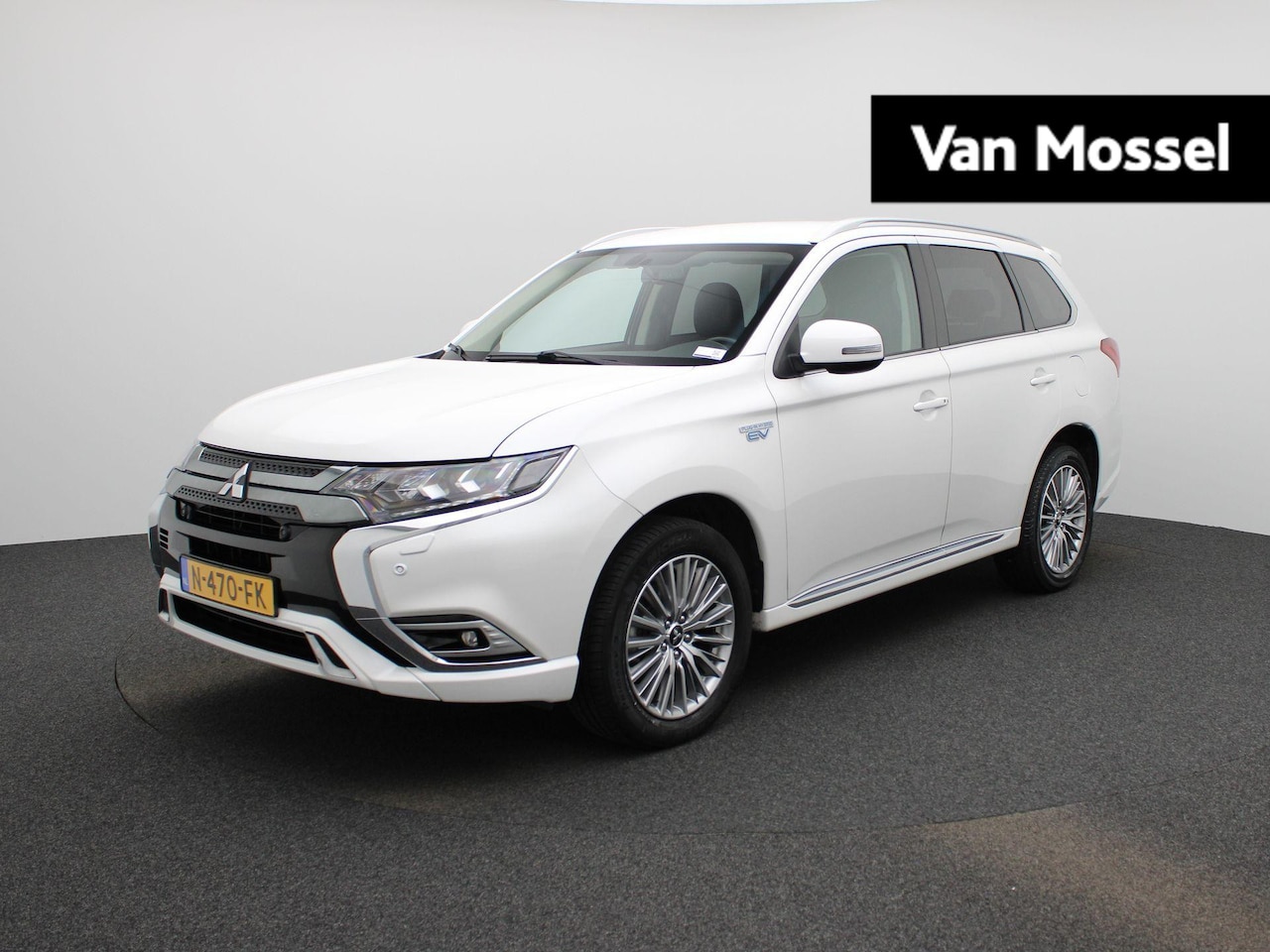 Mitsubishi Outlander - 2.4 PHEV Intense AWD | Trekhaak | Climate Control | Apple Carplay / Android Auto | Stoelve - AutoWereld.nl