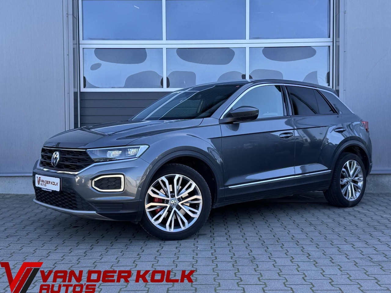 Volkswagen T-Roc - 1.5 TSI Sport Automaat | Digital Cockpit | Camera | LED | Half leder | Adaptive Cruise | C - AutoWereld.nl