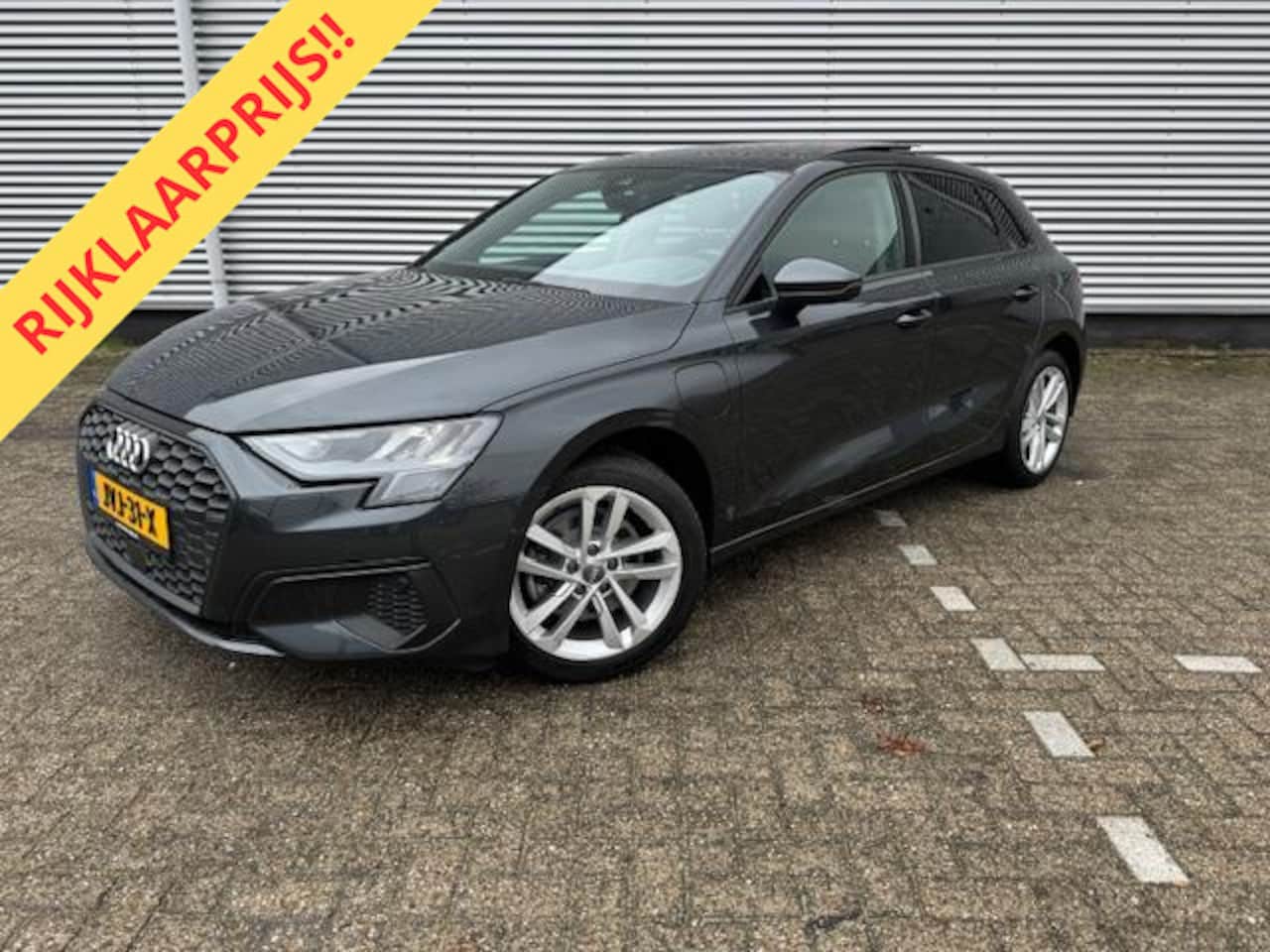 Audi A3 Sportback - 40 TFSI e Edition 40 TFSI e Edition,Panorama,Adap.Cruise,Lane ass,Parksensoren/Camera,elec.stoelen /stoelver - AutoWereld.nl