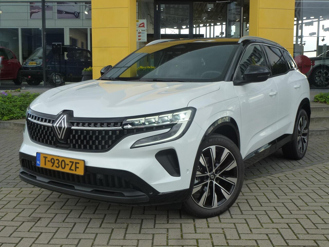 Renault Austral - Techno Mild Hybrid130 / El. achterklep /Trekhaak / All Season banden / Stoelverw. / Adapt. - AutoWereld.nl