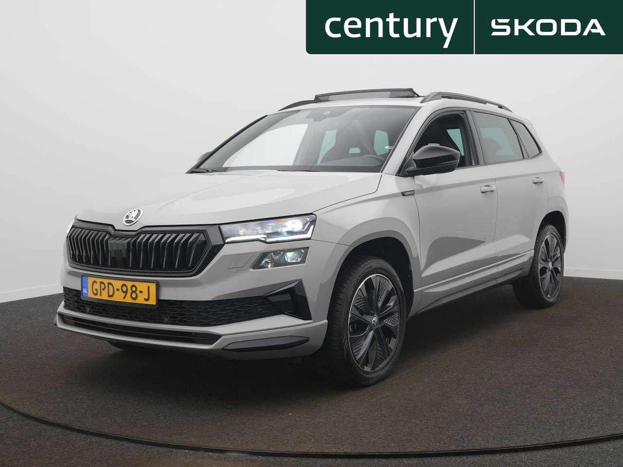 Skoda Karoq - 1.5 TSI ACT Sportline Business Panoramadak - Trekhaak - 18 Inch - Stoelverwarming - AutoWereld.nl
