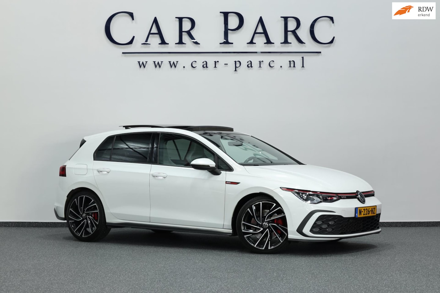 Volkswagen Golf - 2.0 TSI GTI Performance 245+PK LED/VIRTUAL/PANO/LEDER+S.VERKOELING+MEMORY/19" LMV/CAM/ACC/ - AutoWereld.nl