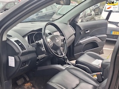 Mitsubishi Outlander - €4500, -2.4 Instyle Automaat 7Pers 4X4 VOL
