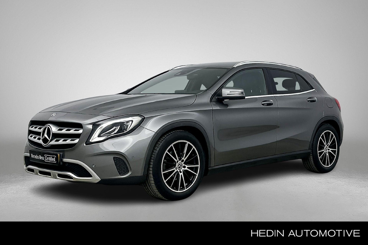 Mercedes-Benz GLA-Klasse - GLA 180 Automaat Progressive Line | Trekhaak | Parkpilot | LED | Stoelverwarming | Keyless - AutoWereld.nl