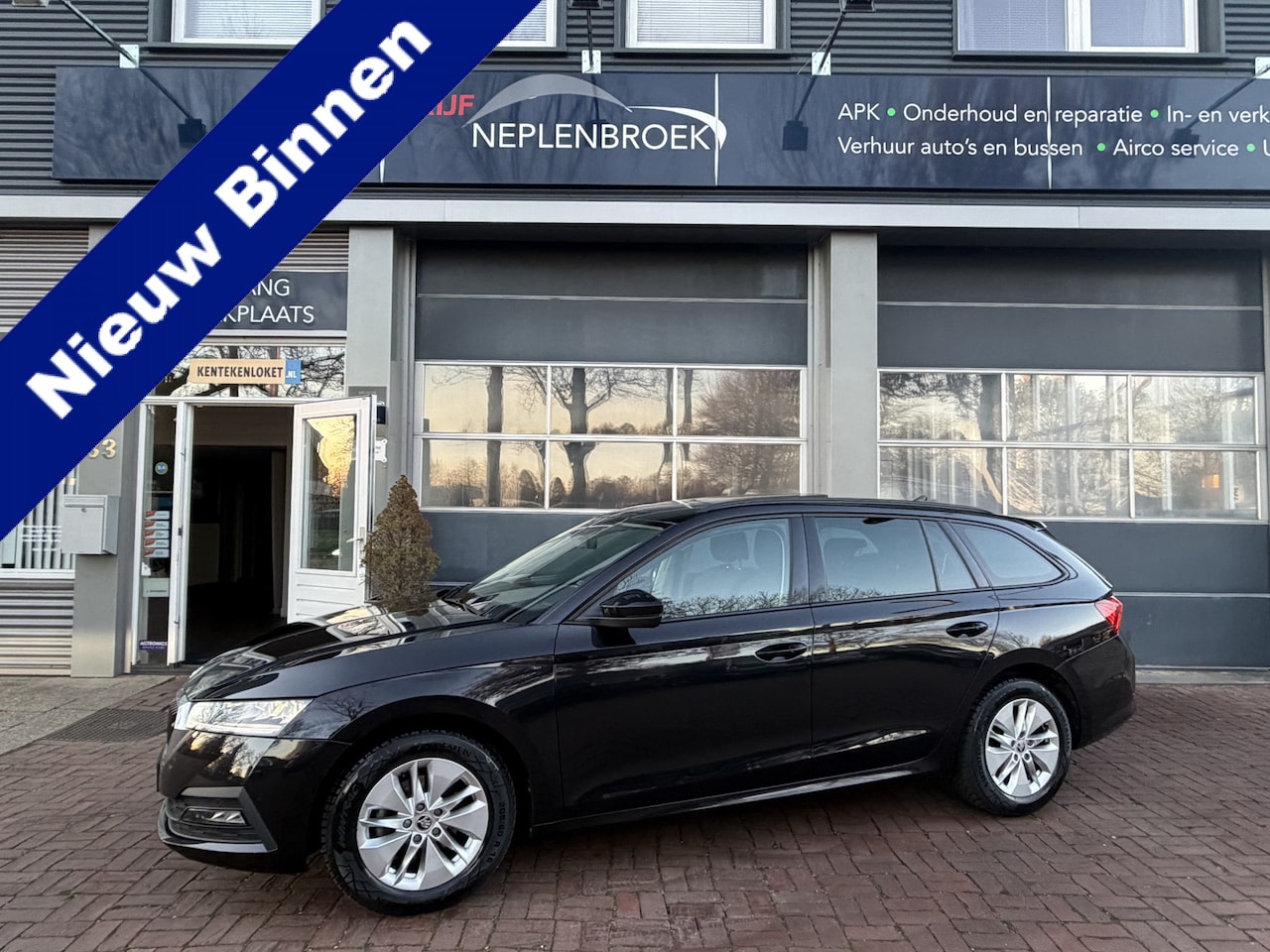Skoda Octavia Combi - 1.0 TSI Business Edition | LED | Pano | LMV | VC | ACC | Clima | Navi | Trekhaak |  01-202 - AutoWereld.nl