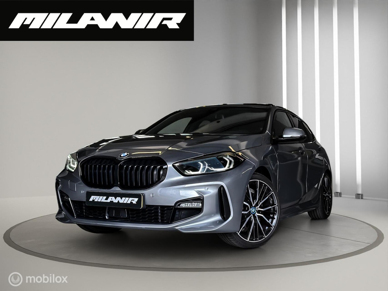 BMW 1-serie - 118i M Sport |Pano |Kuipstoelen |H&K |HUD |ACC - AutoWereld.nl