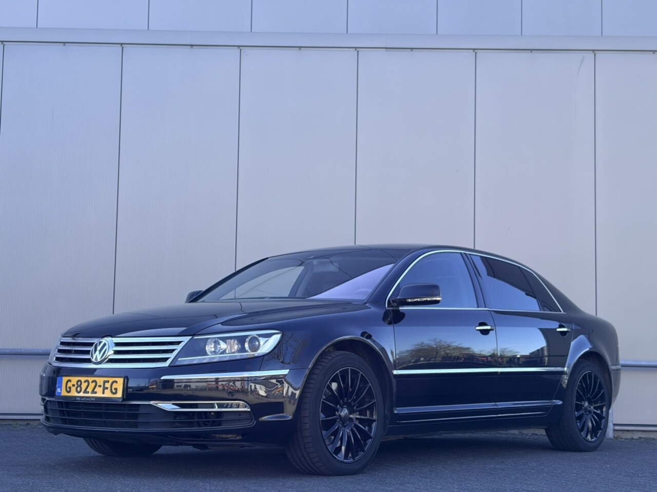 Volkswagen Phaeton - 4.2 V8 4p. L. Highl. Camera - navi - airco - bomvol! - AutoWereld.nl