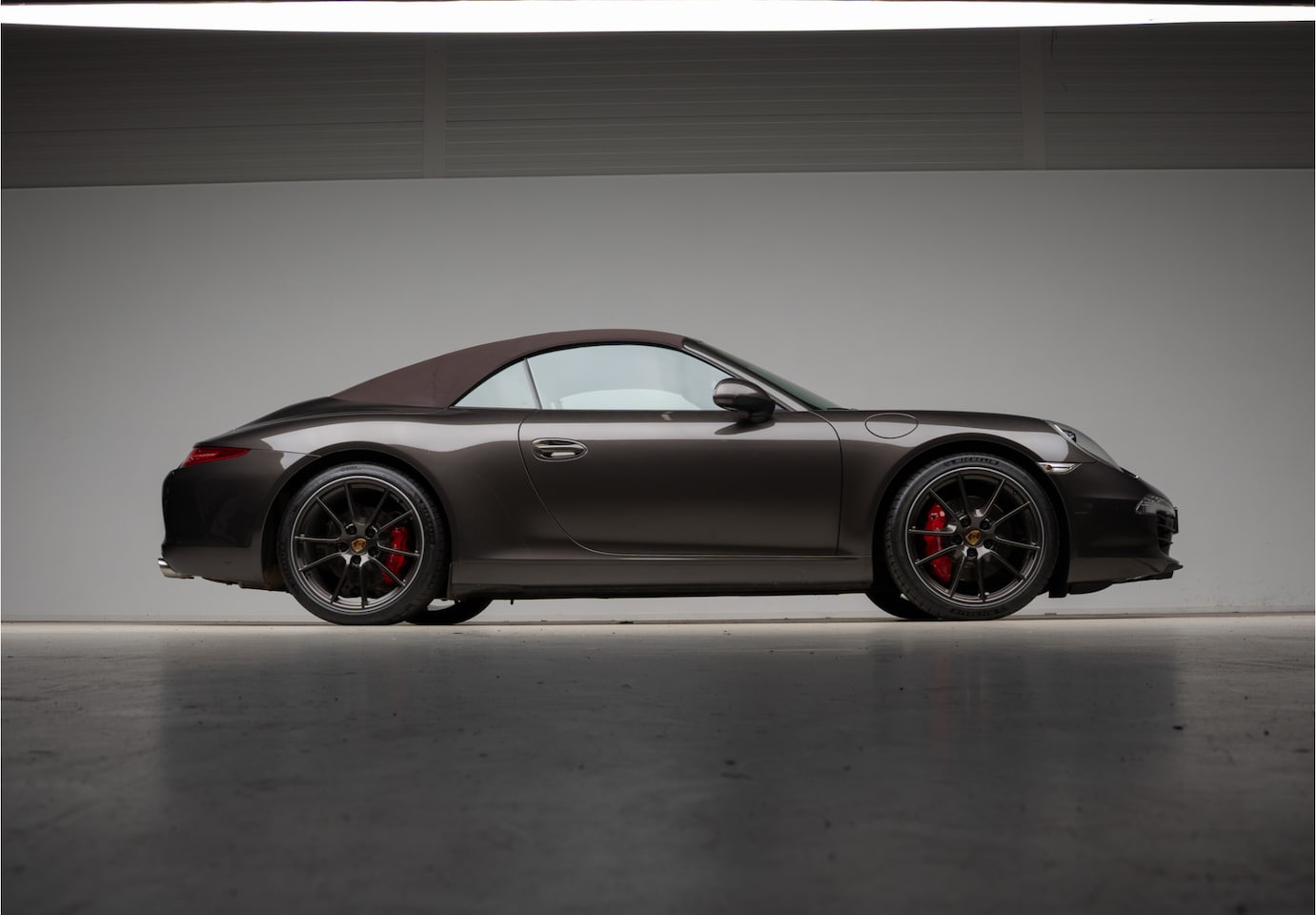 Porsche 911 Cabrio - 3.8 Carrera S Anthracite Brown l Sport Chrono l Memory seats - AutoWereld.nl