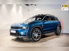 Lynk & Co 01 - 1.5 Zwarte Hemel|Pano|360