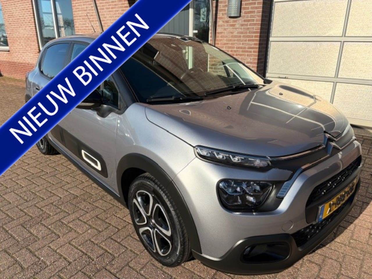 Citroën C3 - 1.2 PureTech Plus Navigatie / Private glas / PDC - AutoWereld.nl