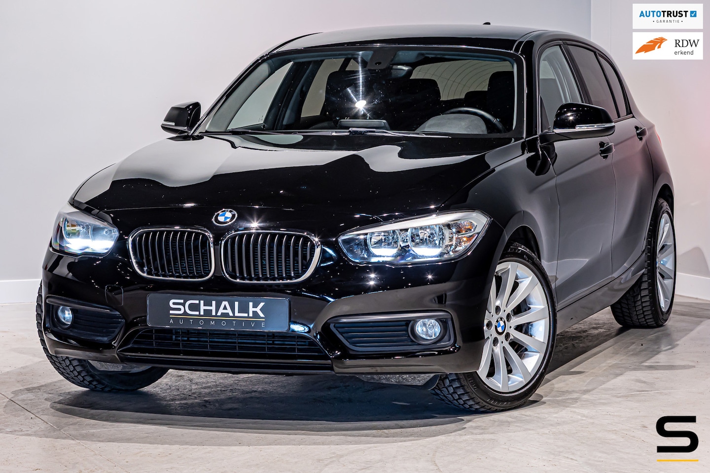 BMW 1-serie - 116i Essential|Stoelverwarming|Clima|Nette auto - AutoWereld.nl