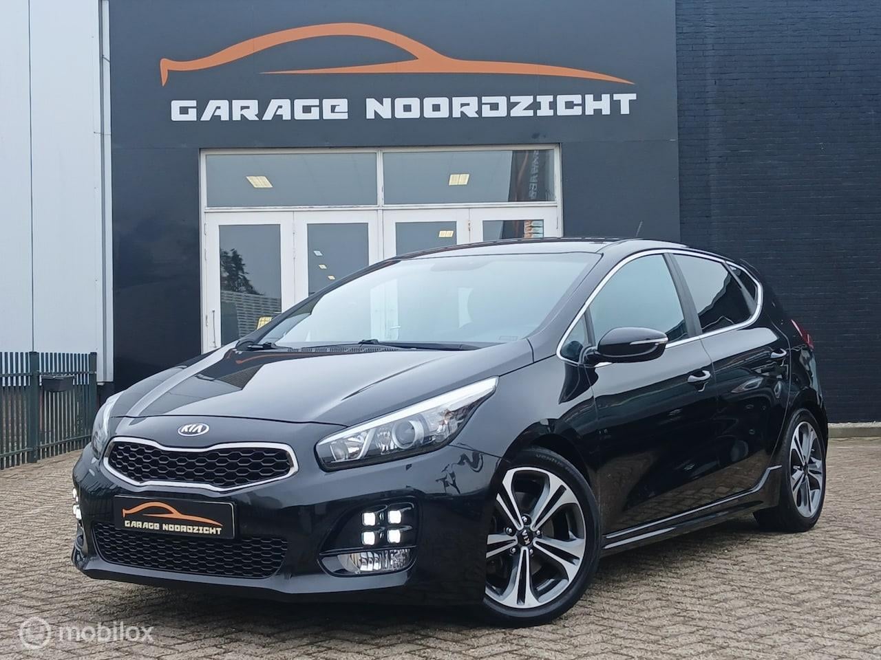 Kia Cee'd - 1.0 GT-Line 120 PK NAVIGATIE|KEY LESSGO|ZWART METALLIC|XENON LED|CRUISE CONTROL|STUUR VERW - AutoWereld.nl