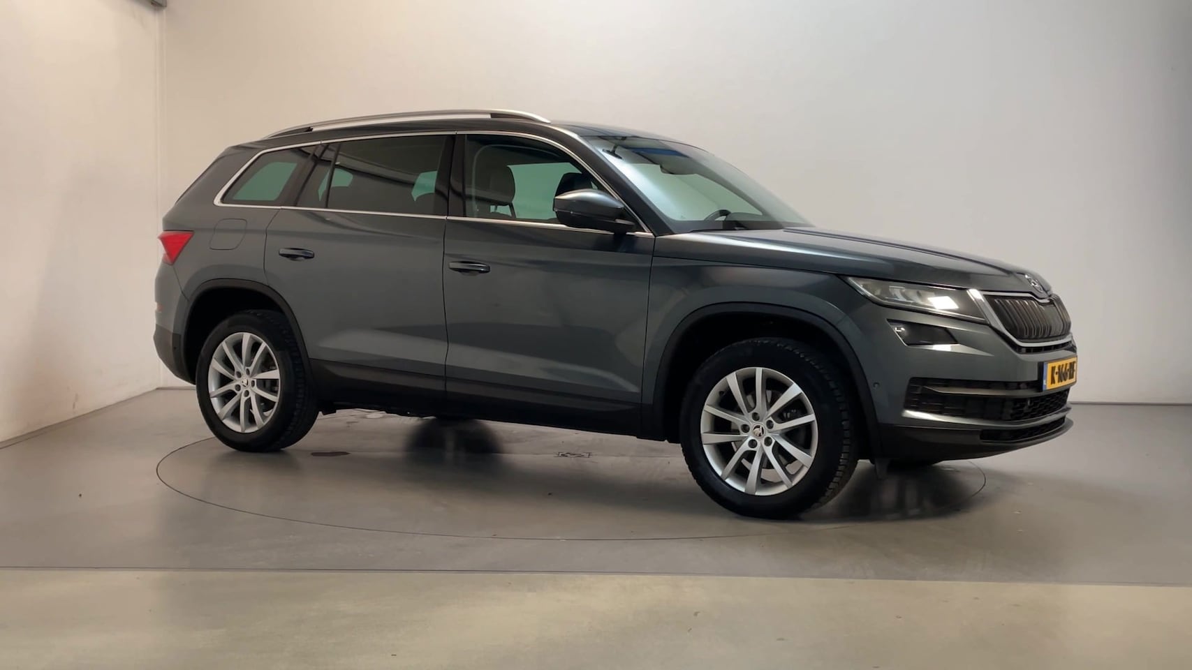 Skoda Kodiaq - 1.5 TSI DSG Business Edition Plus Camera Stoelverwarming Leder-Stof DAB+ - AutoWereld.nl