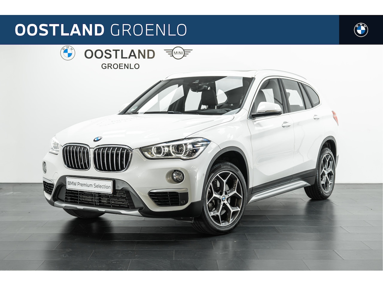 BMW X1 - sDrive20i High Executive Automaat / Trekhaak / Panoramadak / Sportstoelen / Head-Up / Acht - AutoWereld.nl