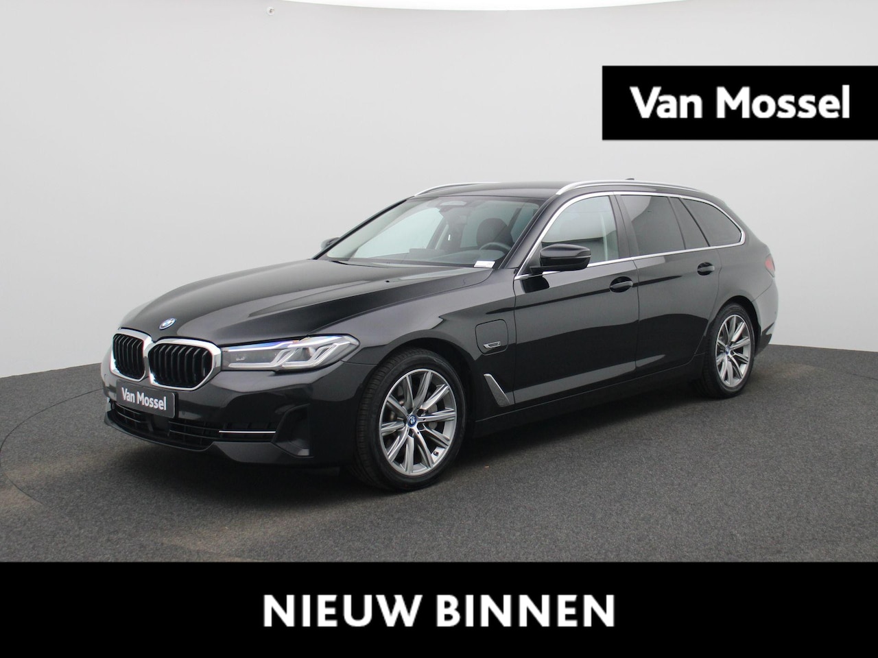 BMW 5-serie Touring - 520e | Automaat | Lederen Bekleding | Navigatie | Stoelverwarming | Sfeerverlichting | - AutoWereld.nl
