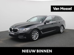 BMW 5-serie Touring - 520e | Automaat | Lederen Bekleding | Navigatie | Stoelverwarming | Sfeerverlichting |
