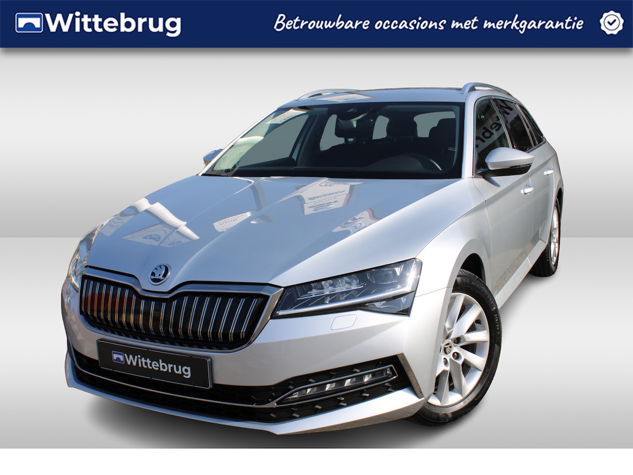 Skoda Superb Combi - 1.4 TSI iV 218pk Style DSG Automaat / Navigatie / LM 17 inch / APP / LED / Elektr klep / P - AutoWereld.nl