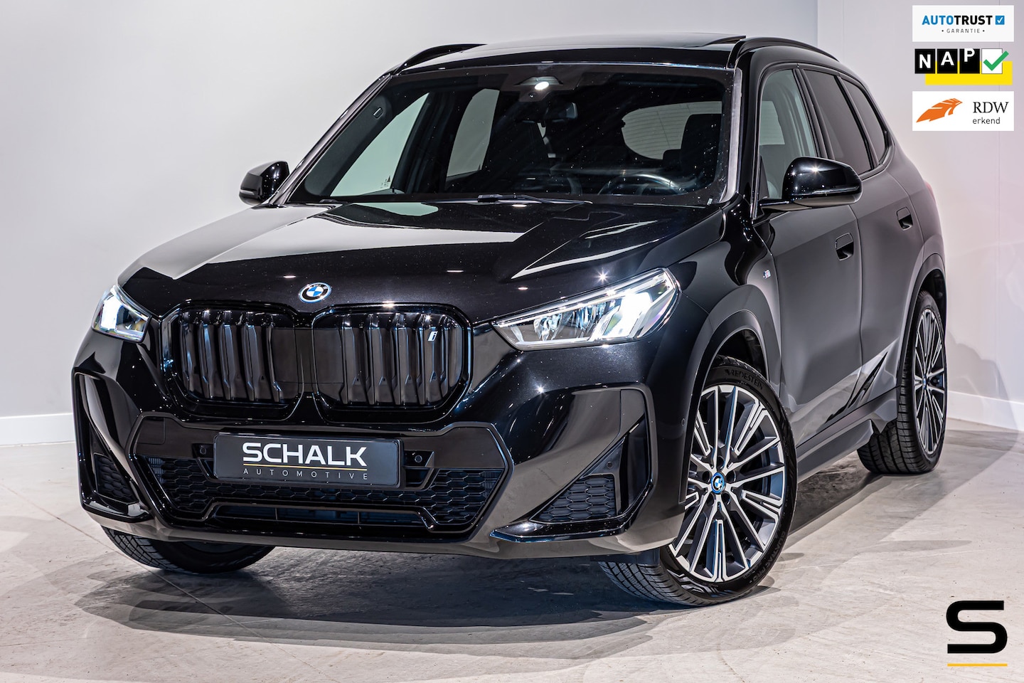 BMW iX1 - XDrive30 Launch Edition 67 kWh|M-sport|Pano|H&K|NAP - AutoWereld.nl