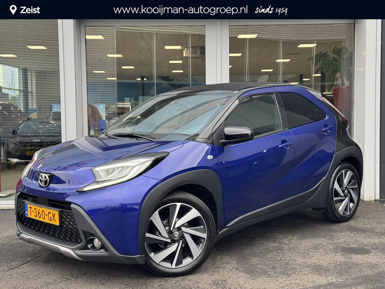Toyota Aygo X - 1.0 VVT-i MT envy Cabrio leuke Two-Tone blauw/zwarte uitvoering | Draadloos telefoonlader - AutoWereld.nl
