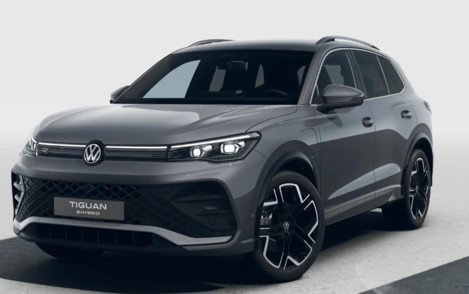 Volkswagen Tiguan - R-Line Edition 1.5 eHybrid 150 kW / 204 PK SUV 6 versn. DSG verlicht logo voor en achter | - AutoWereld.nl