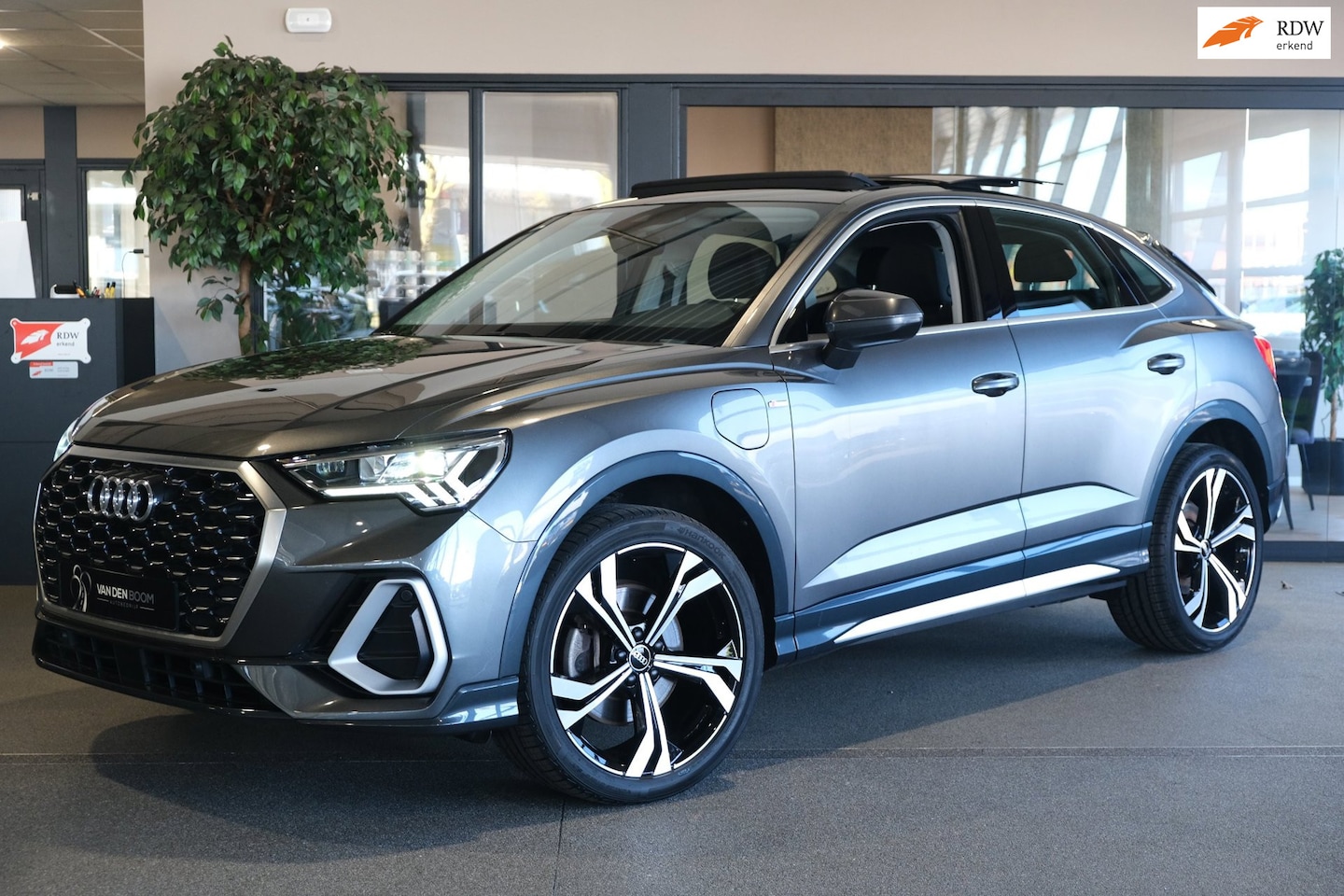 Audi Q3 Sportback - 45 TFSI e S-Line 245 PK Pano Leder Cam Navi Virtual - AutoWereld.nl