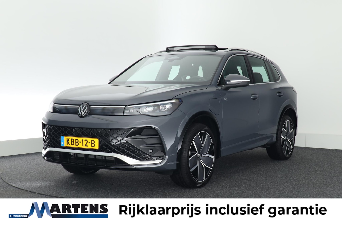 Volkswagen Tiguan - 1.5 272pk eHybrid R-Line Edition Trekhaak Camera Keyless Massage Virtual Cockpit Panoramad - AutoWereld.nl