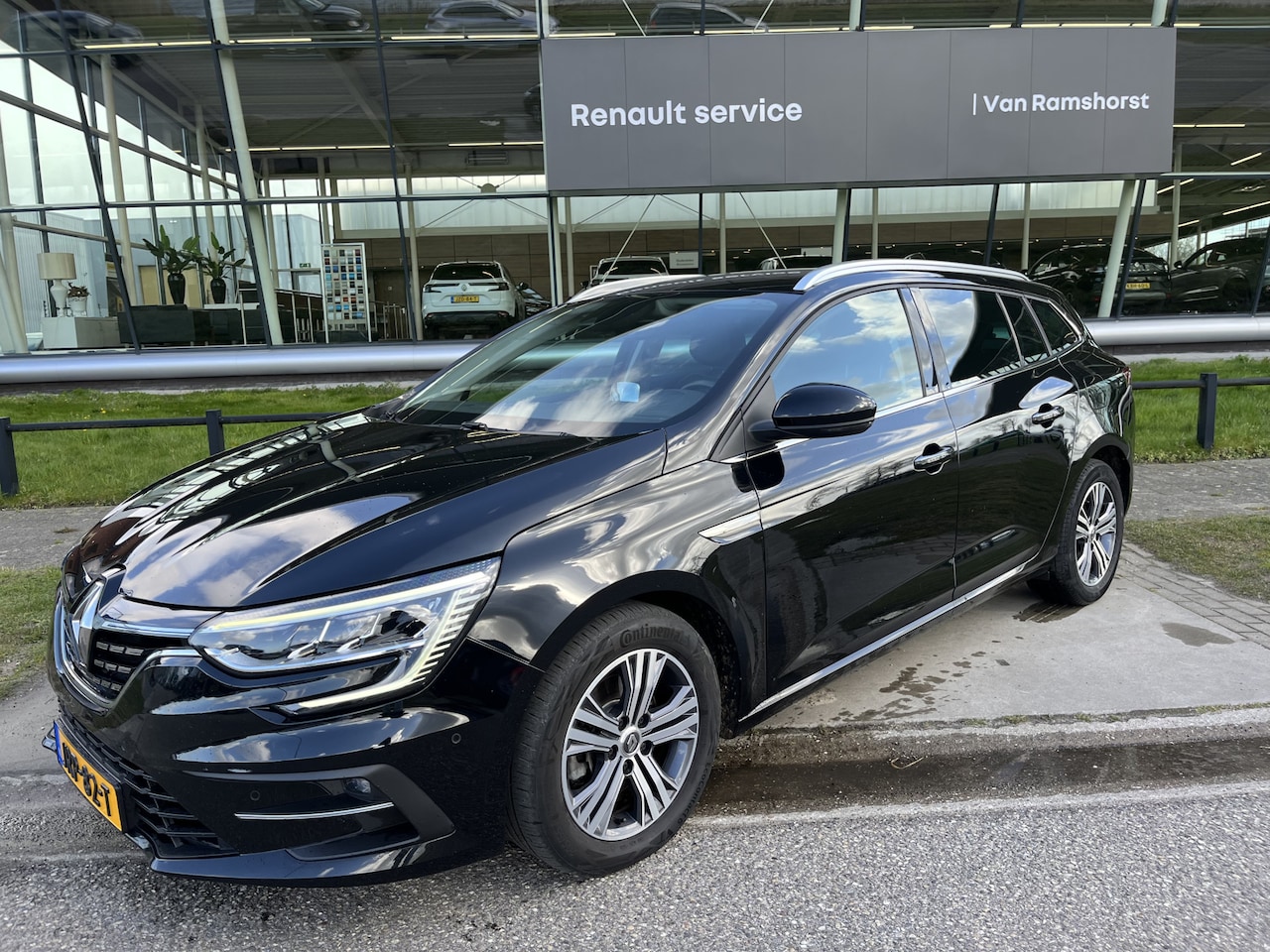Renault Mégane E-Tech - Estate 1.6 Plug-In Hybrid 160PK Intens / Automaat / Apple Carplay - Android Auto / Blind s - AutoWereld.nl