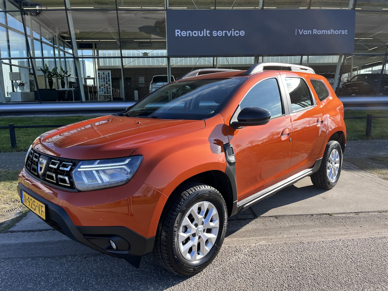 Dacia Duster - 1.3 TCe 131PK Comfort / Dealer onderhouden / Trekhaak / Camera / Airco / Parkeersensoren.A - AutoWereld.nl