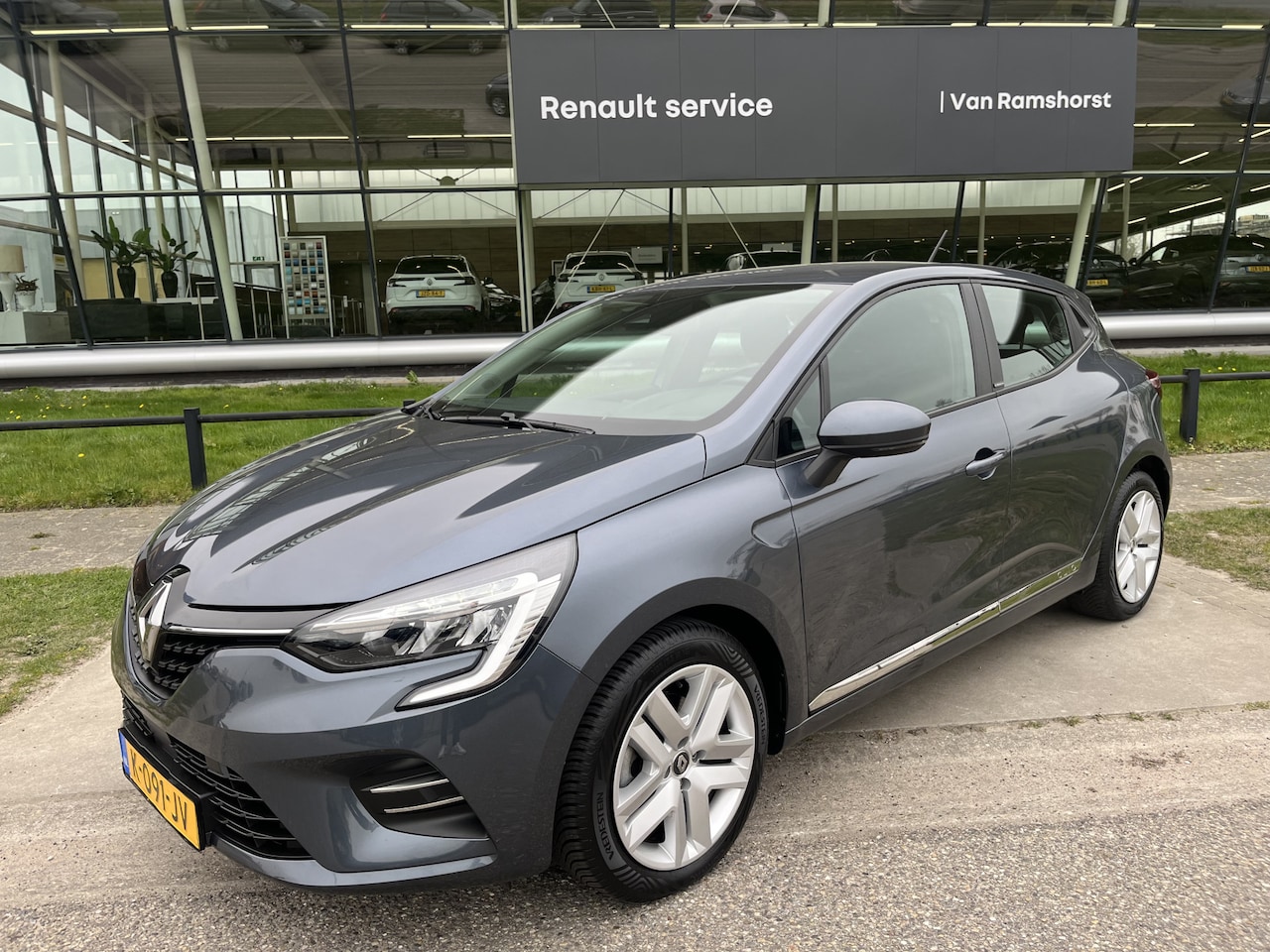 Renault Clio - 1.6 E-Tech Hybrid 140PK / Dealer onderhouden / Automaat / Apple Carplay - Android Auto / C - AutoWereld.nl