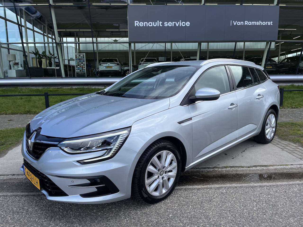 Renault Mégane Estate - 1.3 TCe 140PK Equilibre / Apple Carplay - Android Auto / PDC V+A / Keyless / Climate / - AutoWereld.nl