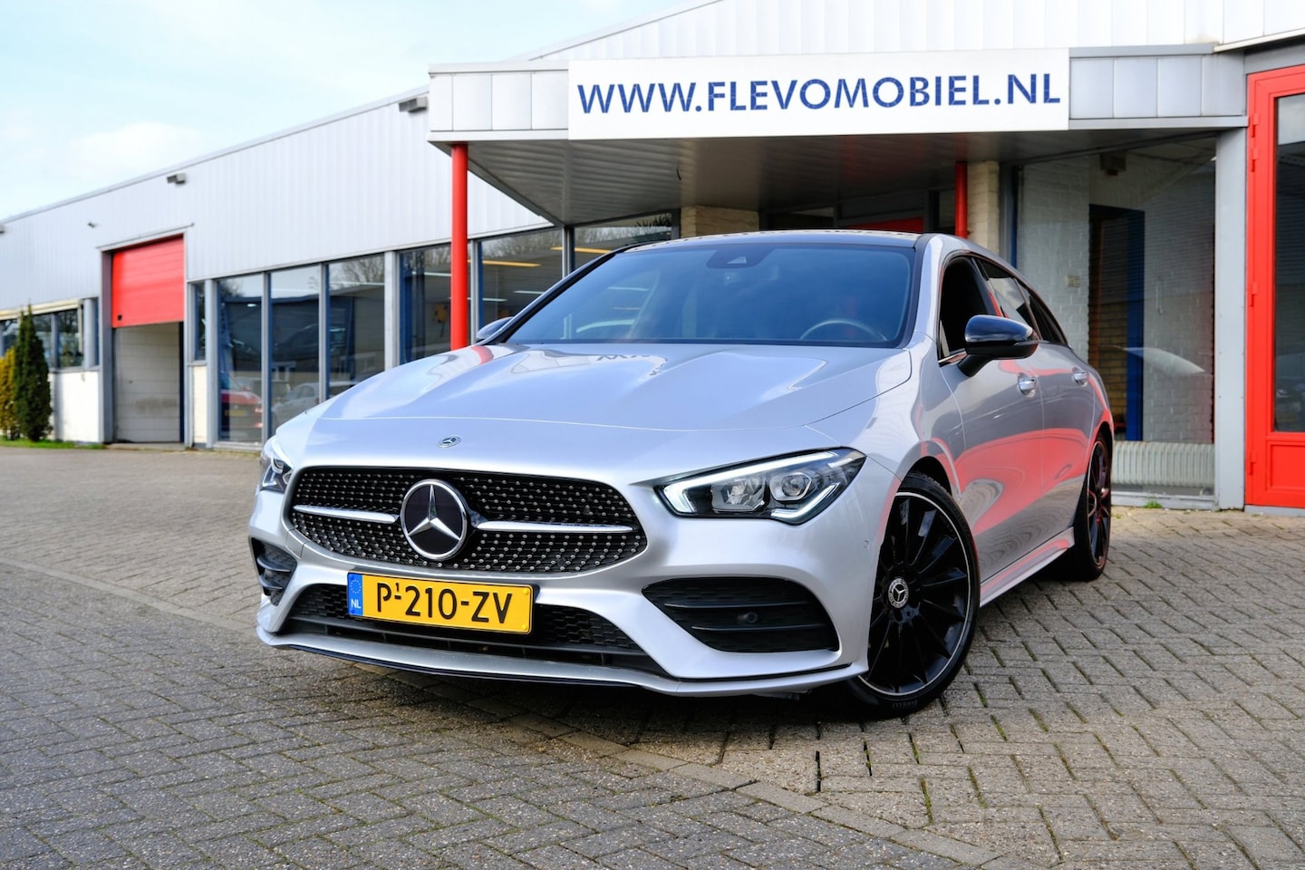 Mercedes-Benz CLA-klasse Shooting Brake - 180 AMG Line Aut. Pano|Leder-Alcantara|LMV|Navi|Cam - AutoWereld.nl