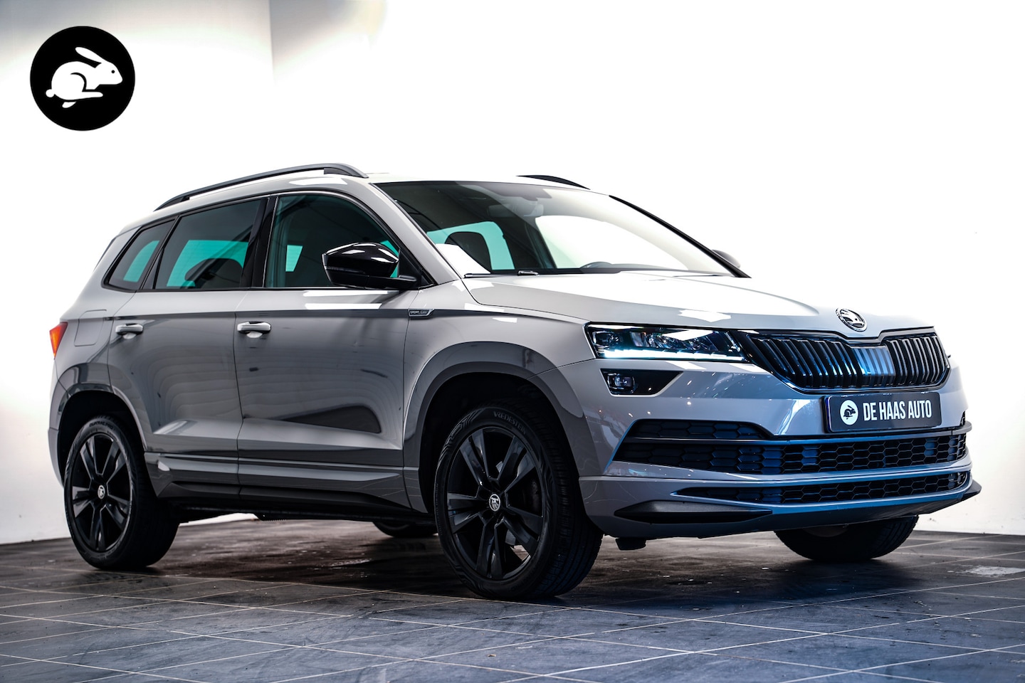 Skoda Karoq - 1.5 TSI Sportline|Steel grey|Trekhaak|Apple car play - AutoWereld.nl