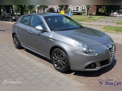 Alfa Romeo Giulietta - 1.4 T DISTINCTIVE / PDC / CLIMATE / NAVI