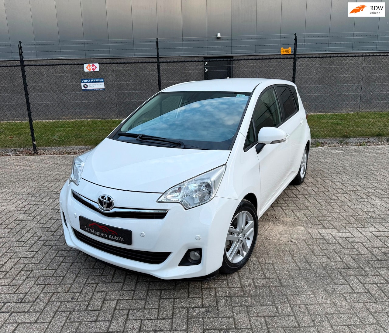 Toyota Verso S - 1.3 VVT-i Dynamic *AUTOMAAT-NAVIGATIE-19.000KM!* - AutoWereld.nl
