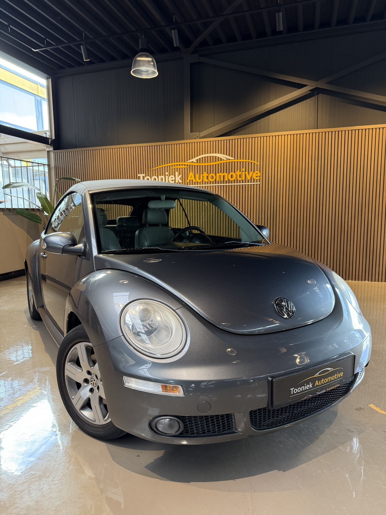 Volkswagen New Beetle Cabriolet - 1.6 Trendline Beige Leer Stoelverwarming LMV Nwe APK bij Aflevering - AutoWereld.nl