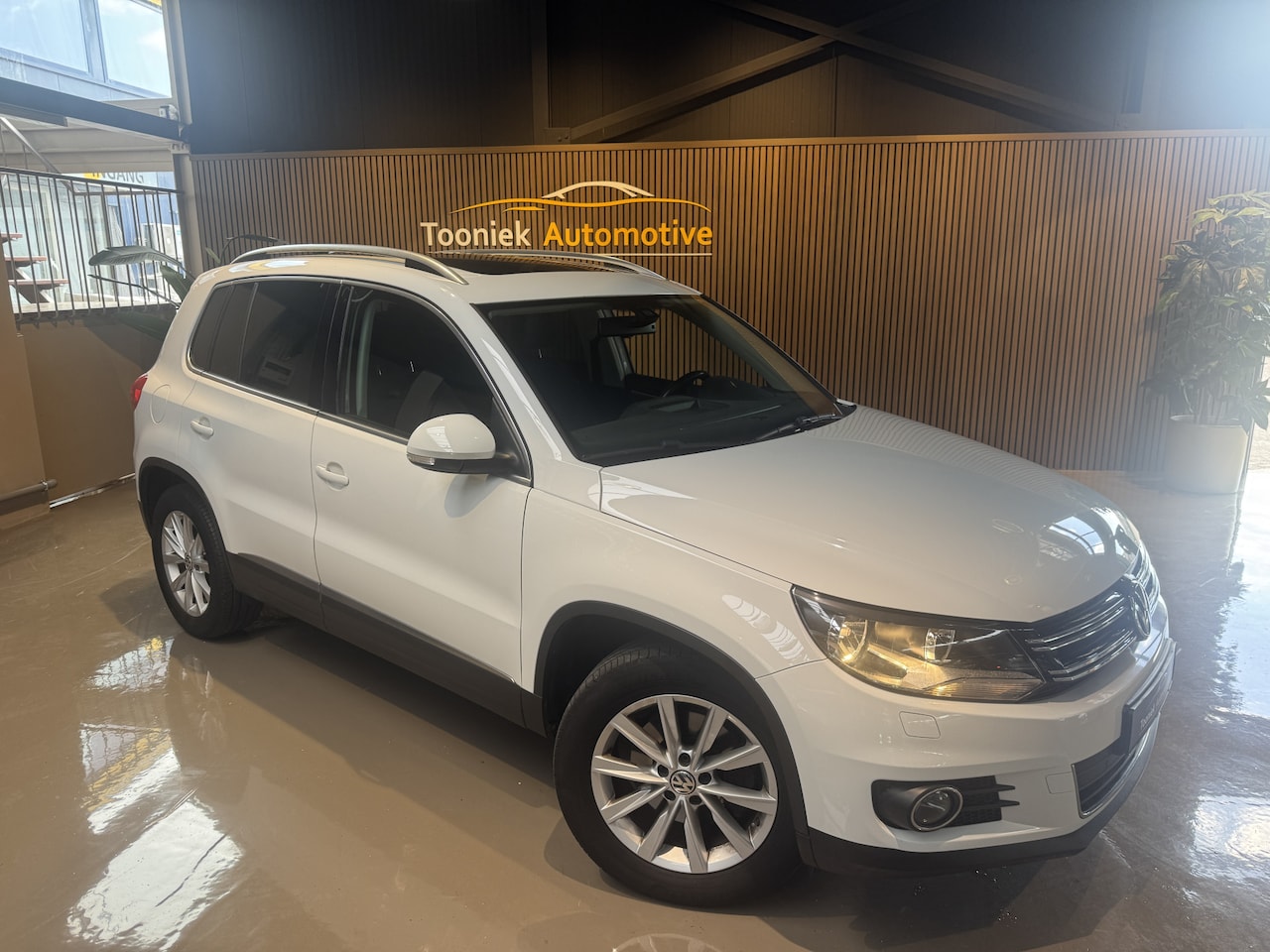 Volkswagen Tiguan - 1.4 TSI Sport&Style Navigatie LMV  Dakrailing - AutoWereld.nl
