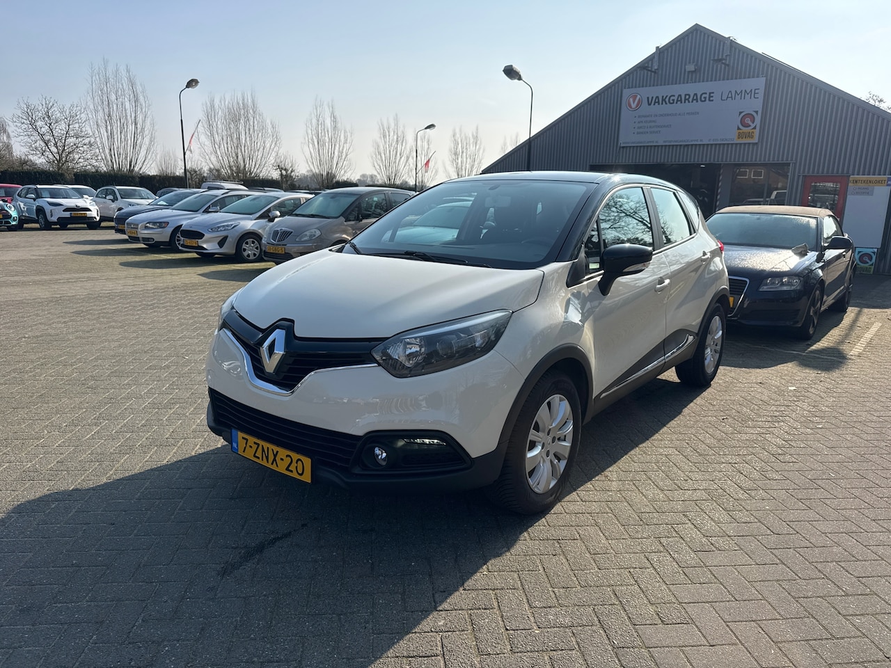 Renault Captur - 0.9 TCe Expression 2e paasdag open 12 tot 16 uur trekhaak mooie auto - AutoWereld.nl