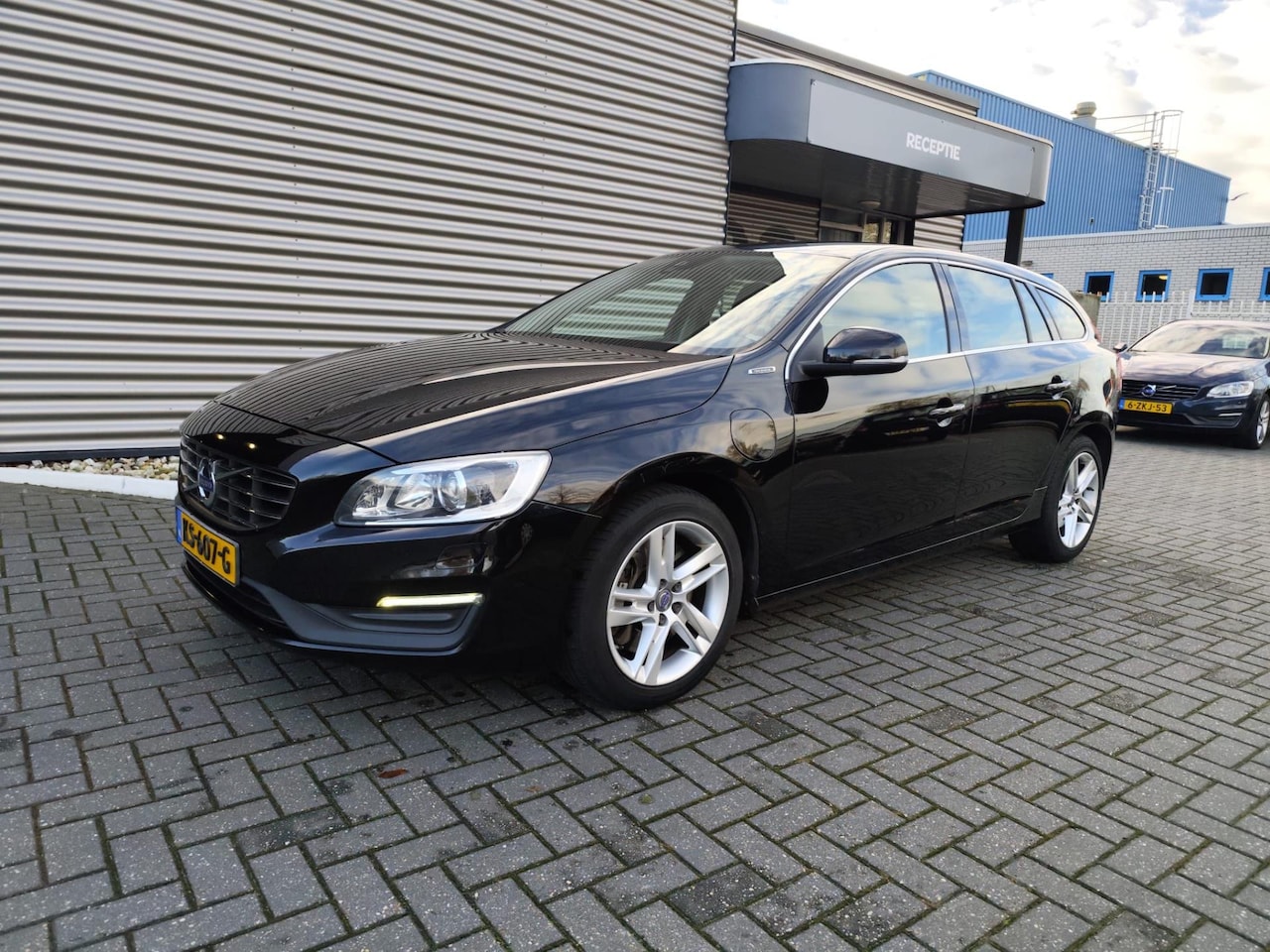 Volvo V60 - 2.4 D5 Twin Engine Momentum 2.4 D5 Twin Engine Momentum - AutoWereld.nl