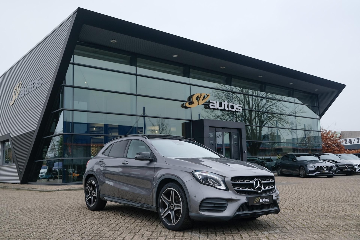 Mercedes-Benz GLA-Klasse - GLA180 AMG 122pk Panoramadak Night pakket Climate control Cruise control Trekhaak 19" LMV - AutoWereld.nl