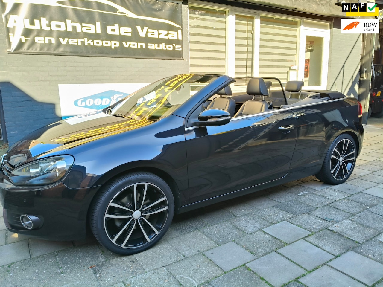 Volkswagen Golf Cabriolet - 1.2 TSI BlueMotion airco parkeersensoren beurt gehad - AutoWereld.nl
