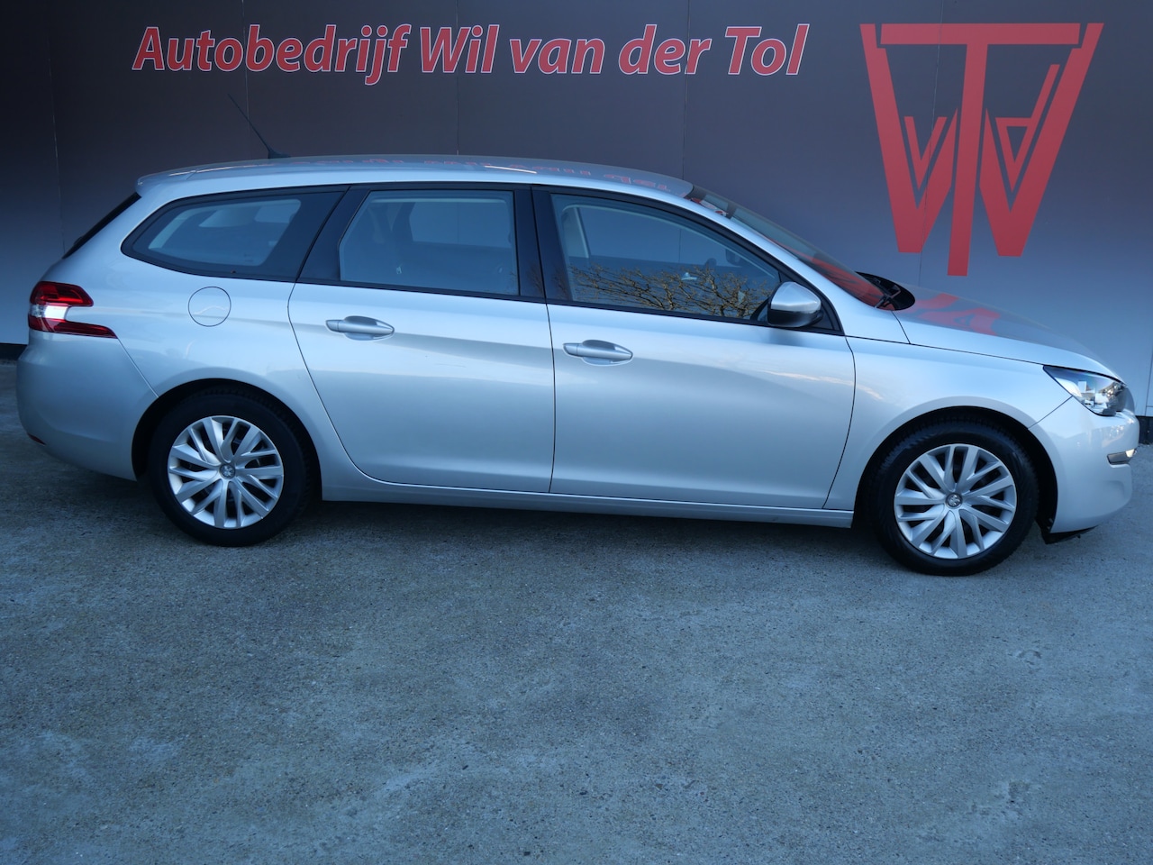 Peugeot 308 SW - 1.2 e-THP ACTIVE | NAVIGATIE | TREKHAAK | RIEM V.V. 2024 | APK 11-2026!! - AutoWereld.nl