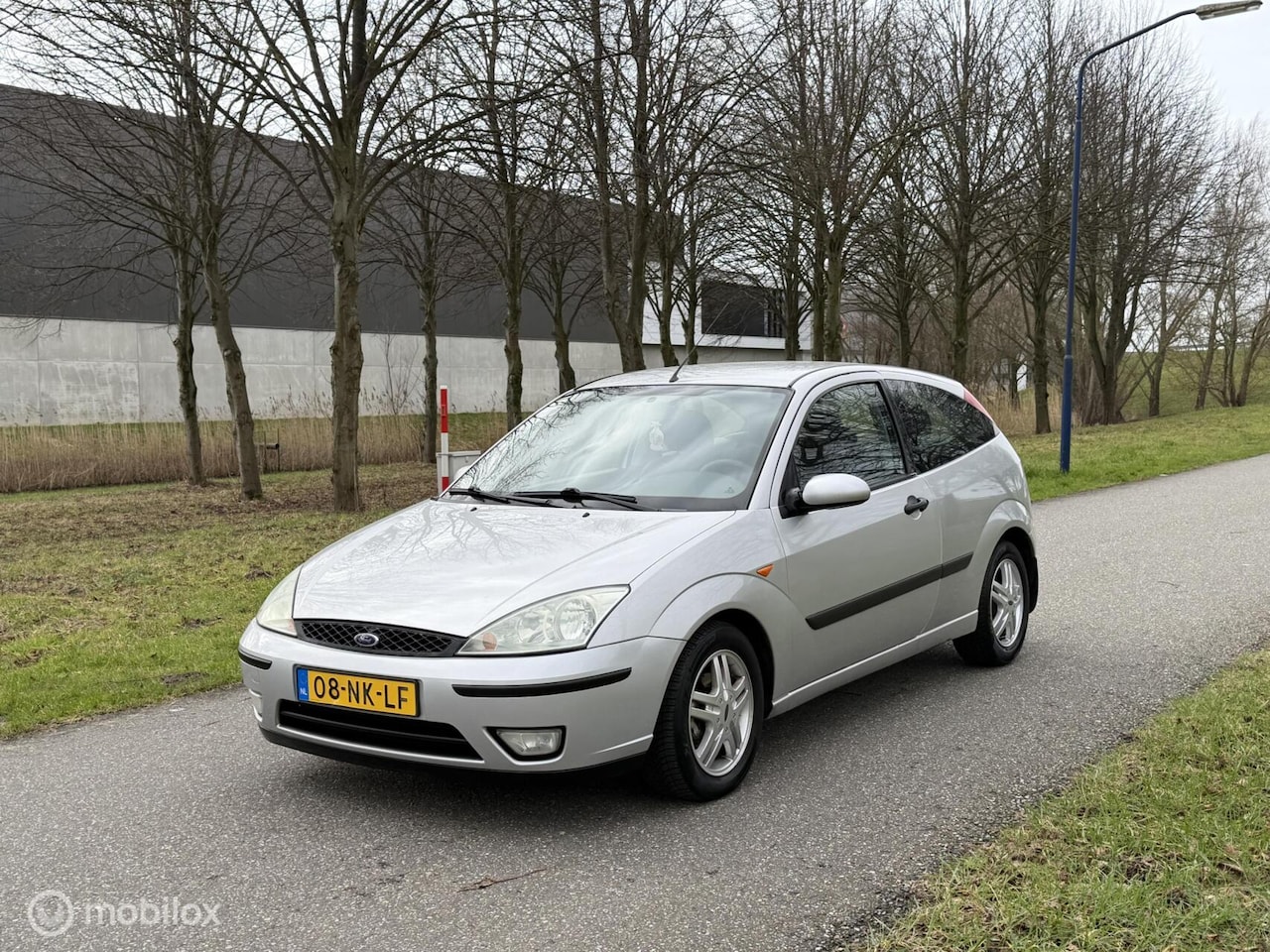 Ford Focus - 1.6-16V Trend*AUTOMAAT*AIRCO*ELEK. RAMEN - AutoWereld.nl