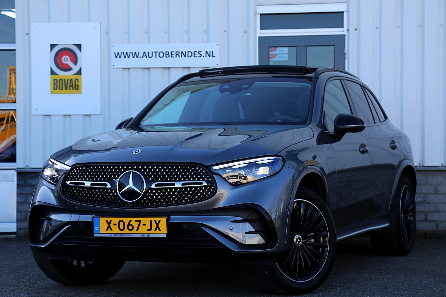 Mercedes-Benz GLC-klasse - 300e 4MATIC AMG Line*Perfect MB Onderh.*Pano/Digital Light/Luchtvering/Night Pakket/Elek. - AutoWereld.nl