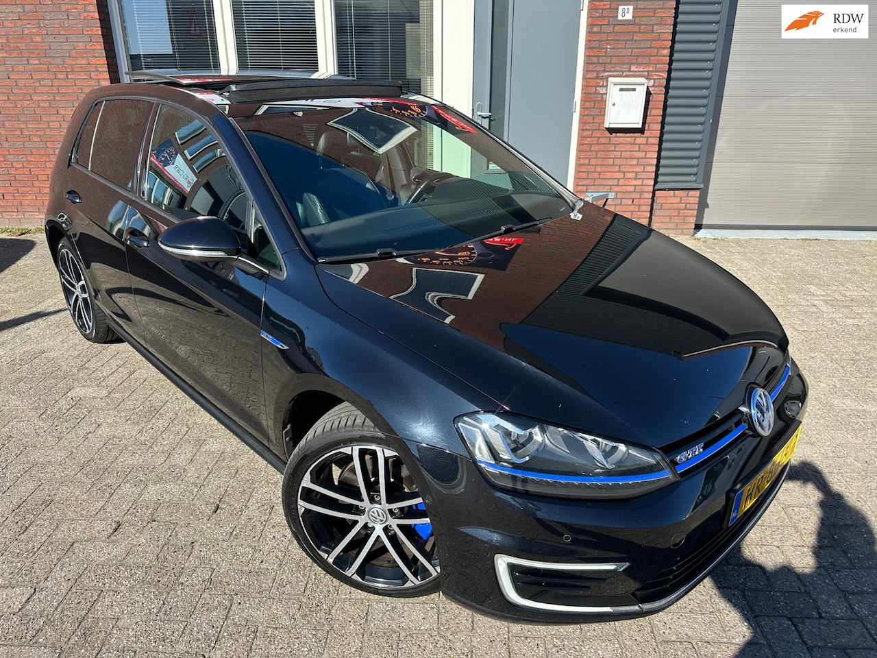 Volkswagen Golf - 1.4 TSI GTE / Pano / Leder / Navi / PDC / NAP - AutoWereld.nl