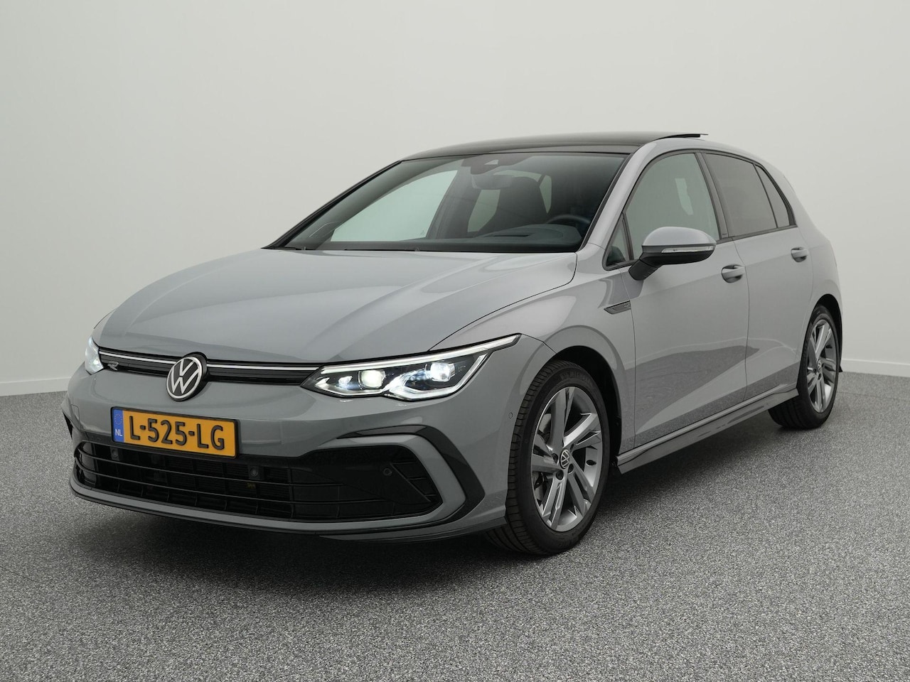 Volkswagen Golf - R-Line 1.5 TSI 150 PK | LED Matrix IQ | Panoramadak | Harman/Kardon | Head-UP | Keyless | - AutoWereld.nl