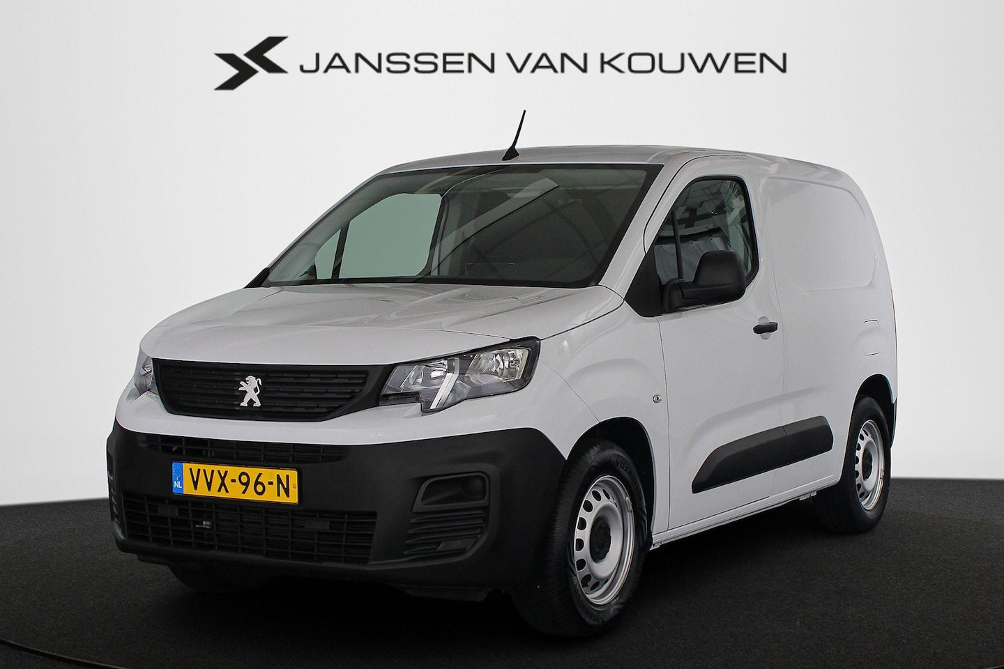 Peugeot e-Partner - 136 L1 50 kWh Apple CarPlay Parkeersensoren Airconditioning - AutoWereld.nl